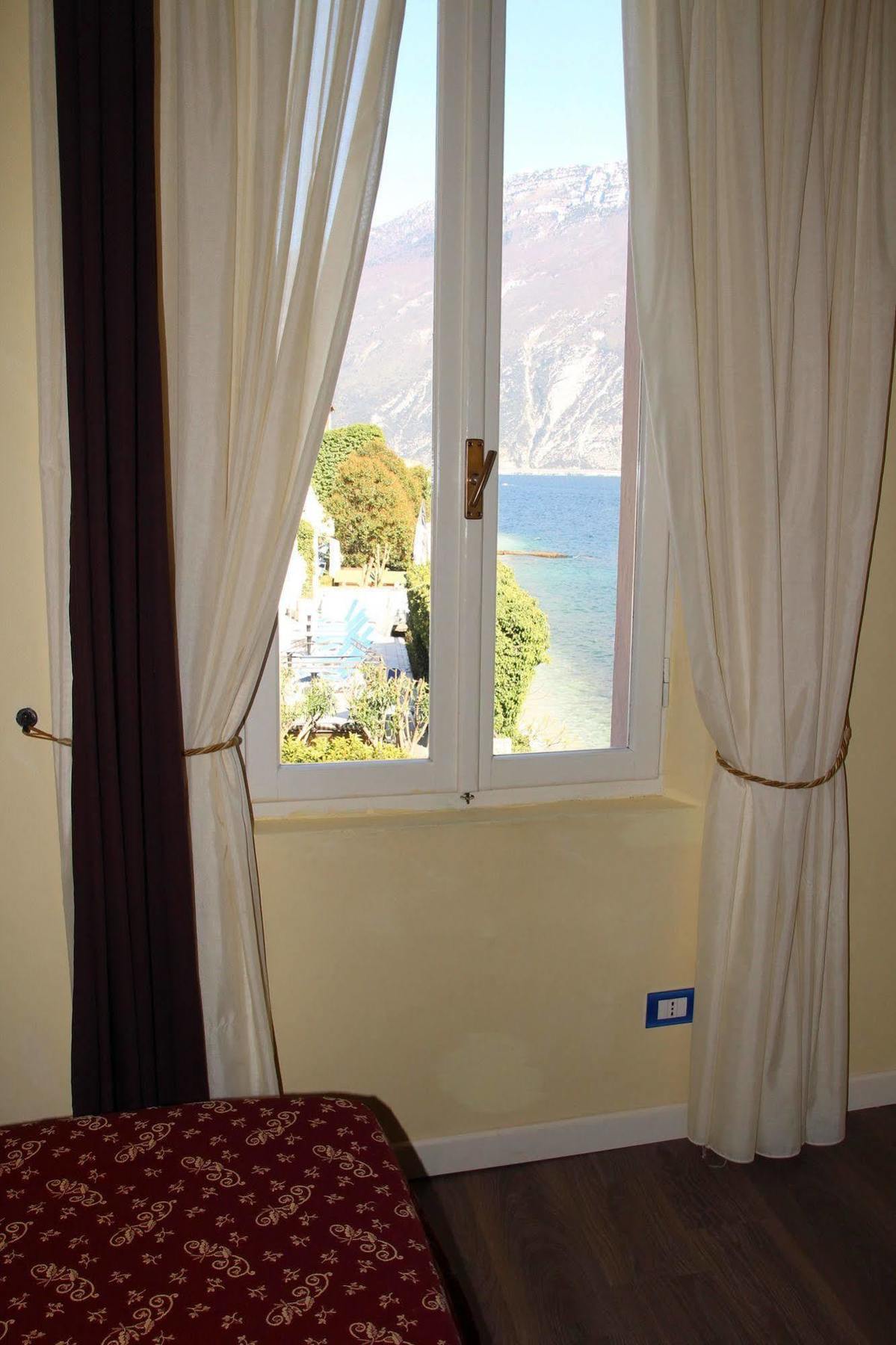 Romantica Hotel Limone sul Garda